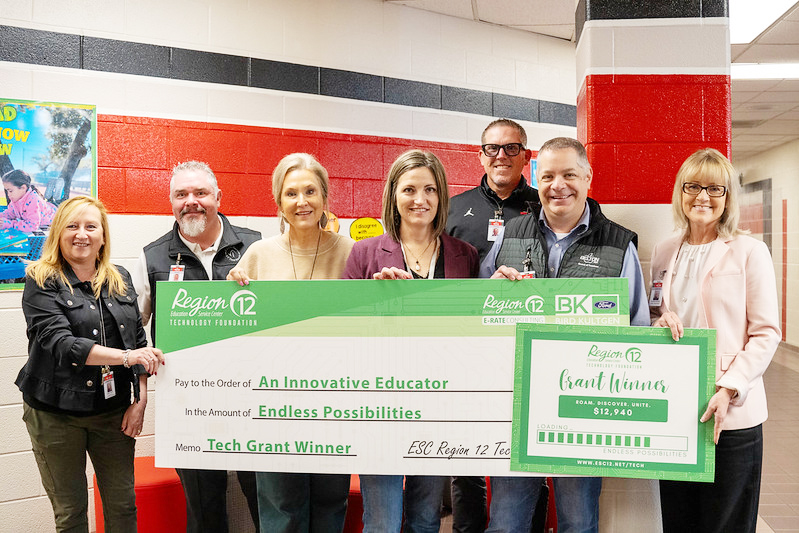 Lakewood Elementary  assistant principal receives grant